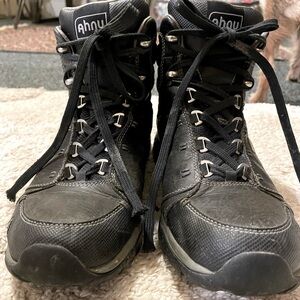 Ahnu Montara Waterproof Hiking Boots Women’s US 8.5